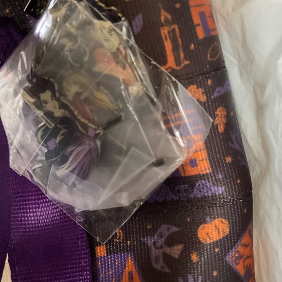 HARVEYS DISNEY  HOCUS POCUS Sanderson Sisters seatbelt tote 2023 LIMITED RETIRED - Picture 3 of 16